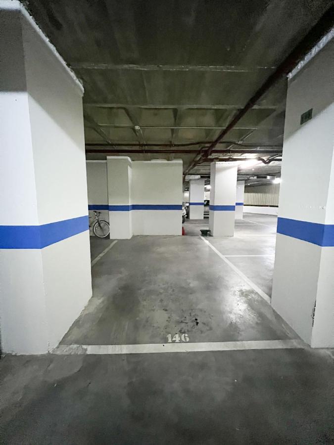 Apartamento 3 Dormitorios En Centro De Con Parking Privado Lejlighed Marbella
