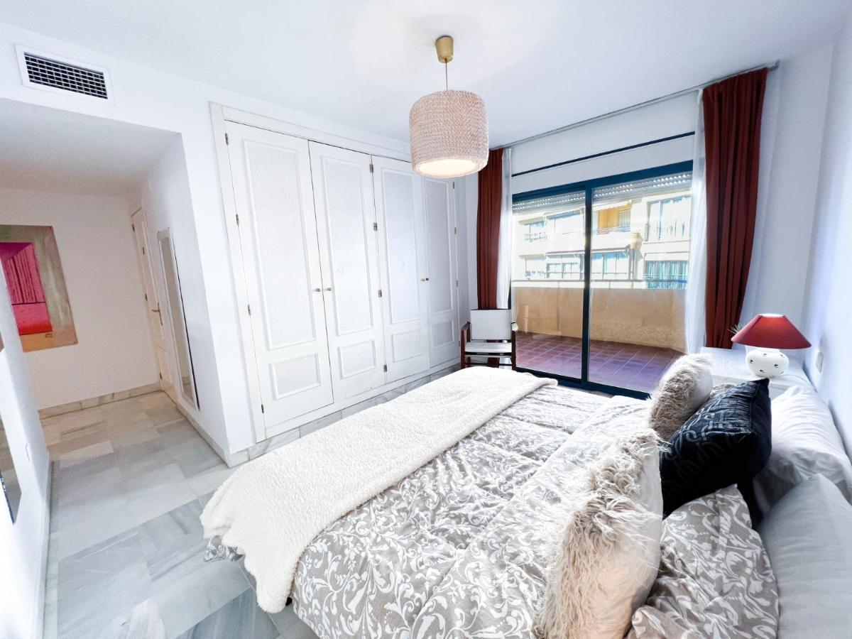 Apartamento 3 Dormitorios En Centro De Con Parking Privado * Marbella
