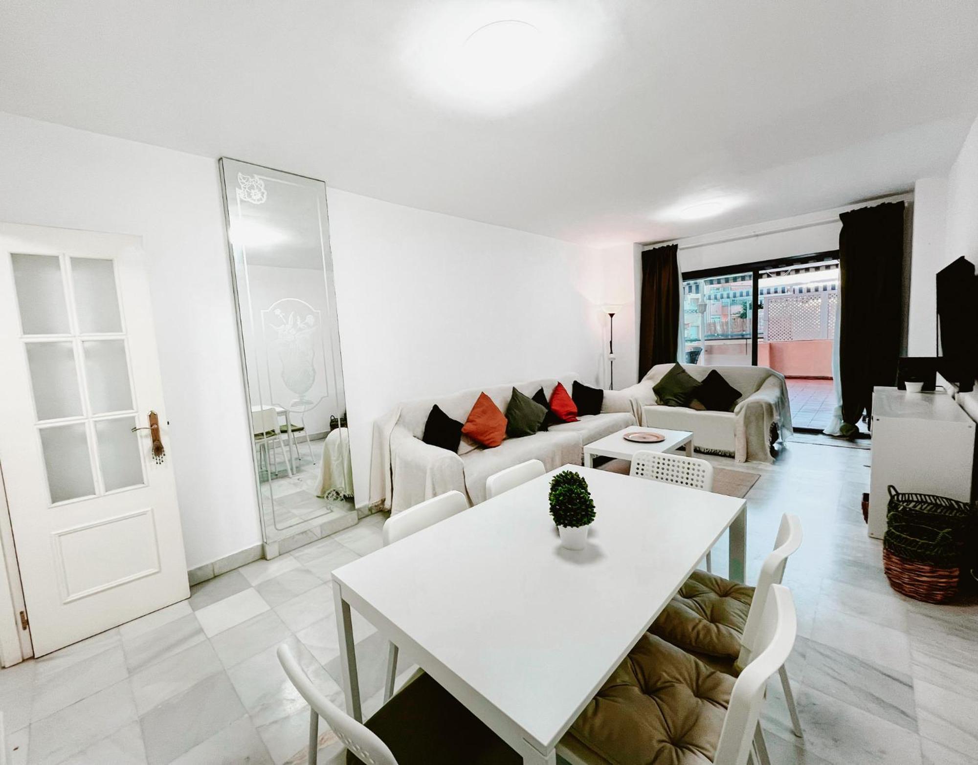 Apartamento 3 Dormitorios En Centro De Con Parking Privado
